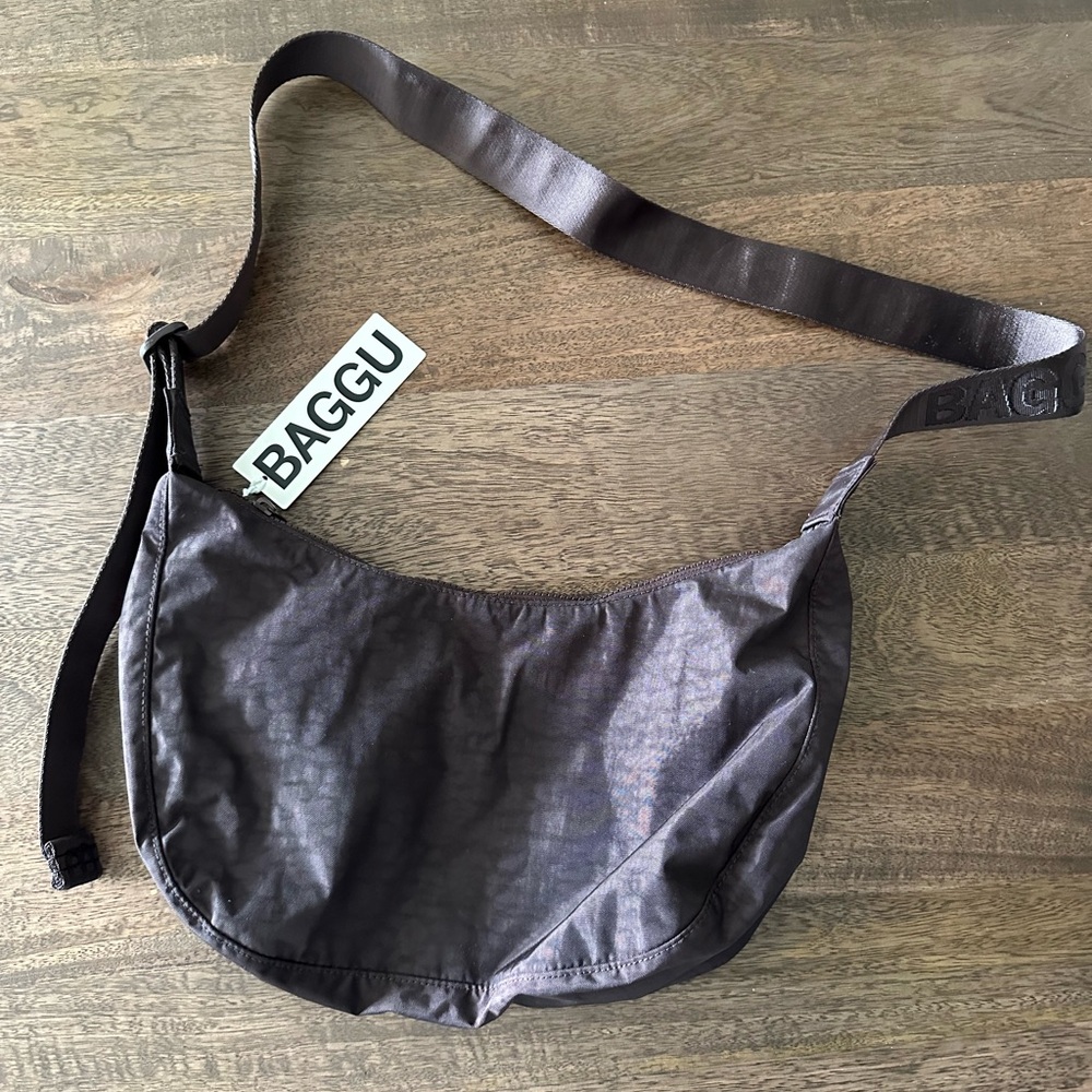 NWT Baggu Medium Crescent Bag - Chocolate Plum